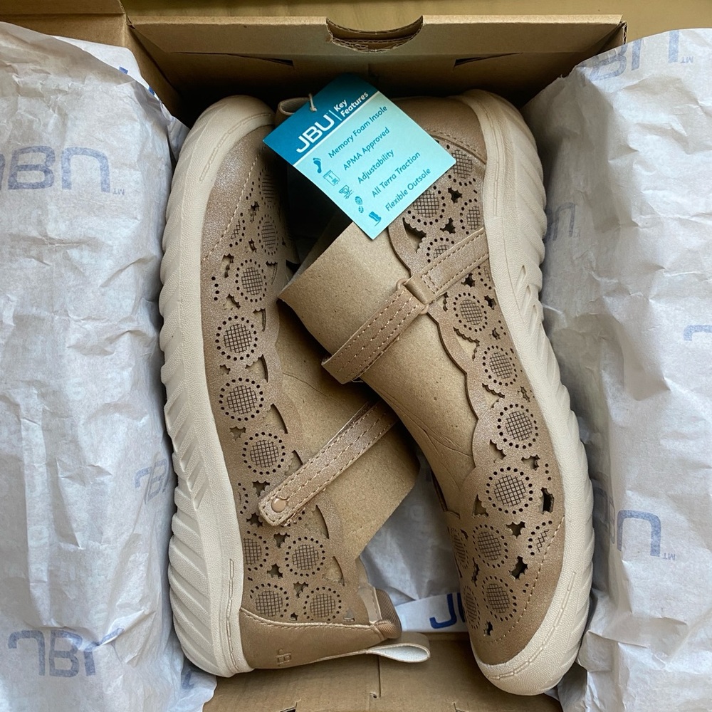 NWT JBU Leather Anne Memory Foam Taupe Shimmer Mary Jane Shoes MSRP $79